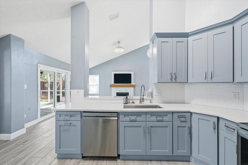 待售: $599,000 (4 贝兹, 2 浴室, 2193 平方英尺)