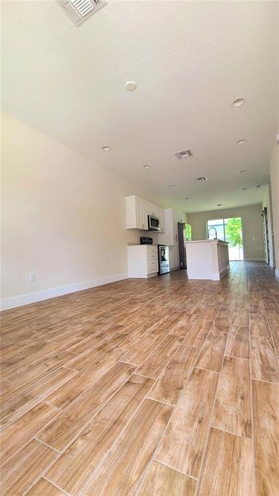 出租: $2,350 (4 贝兹, 2 浴室, 1734 平方英尺)