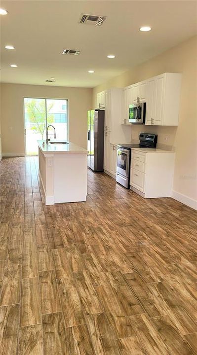 出租: $2,350 (4 贝兹, 2 浴室, 1734 平方英尺)