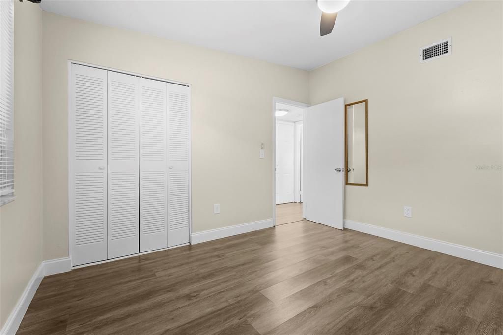 合同活跃: $325,000 (0 贝兹, 0 浴室, 1878 平方英尺)