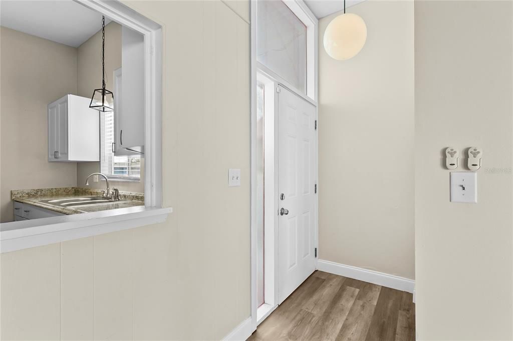 合同活跃: $325,000 (0 贝兹, 0 浴室, 1878 平方英尺)