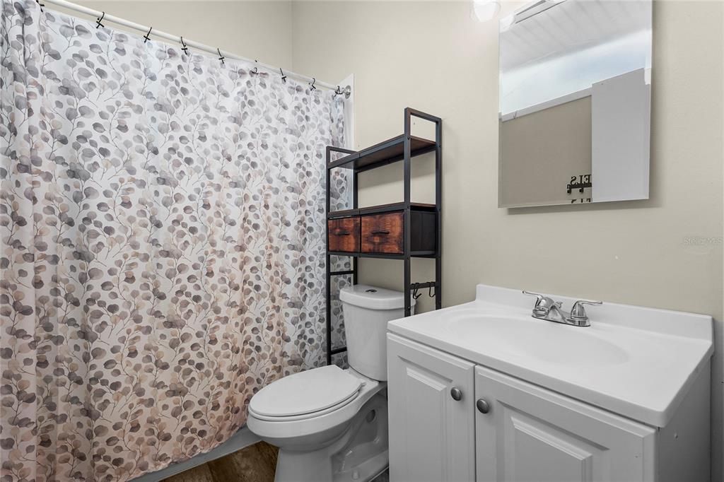 合同活跃: $325,000 (0 贝兹, 0 浴室, 1878 平方英尺)