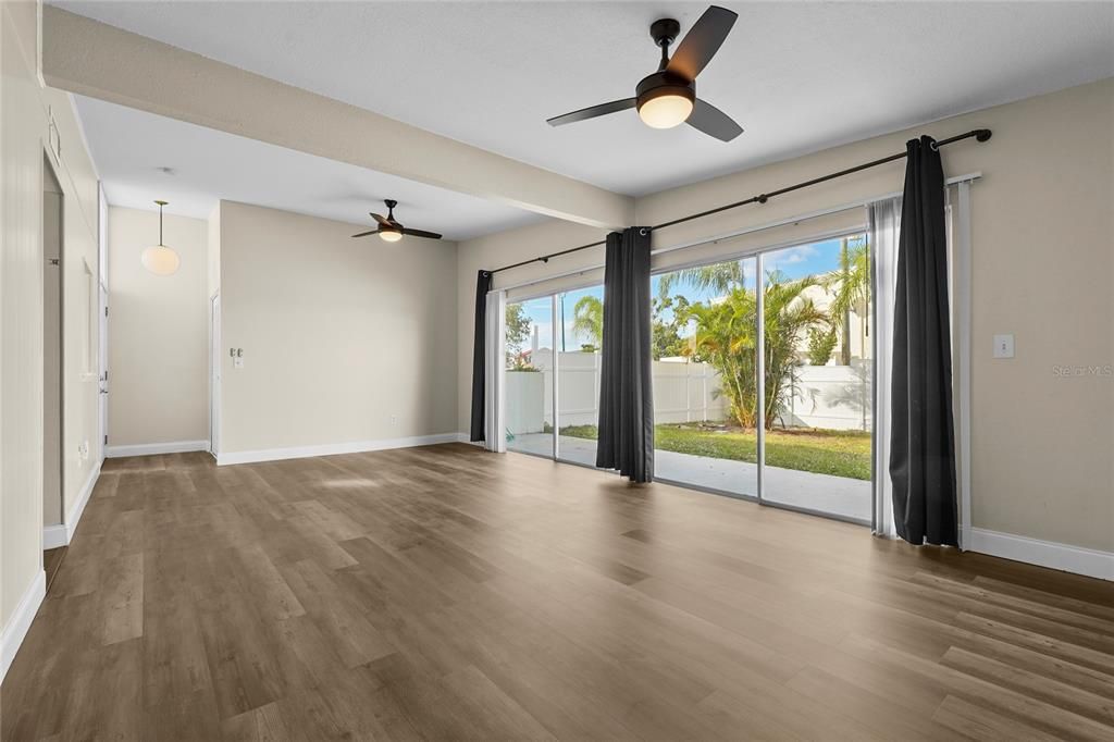 合同活跃: $325,000 (0 贝兹, 0 浴室, 1878 平方英尺)