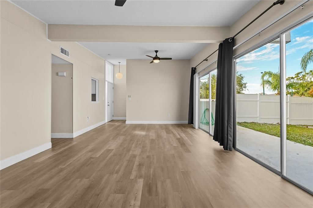 合同活跃: $325,000 (0 贝兹, 0 浴室, 1878 平方英尺)