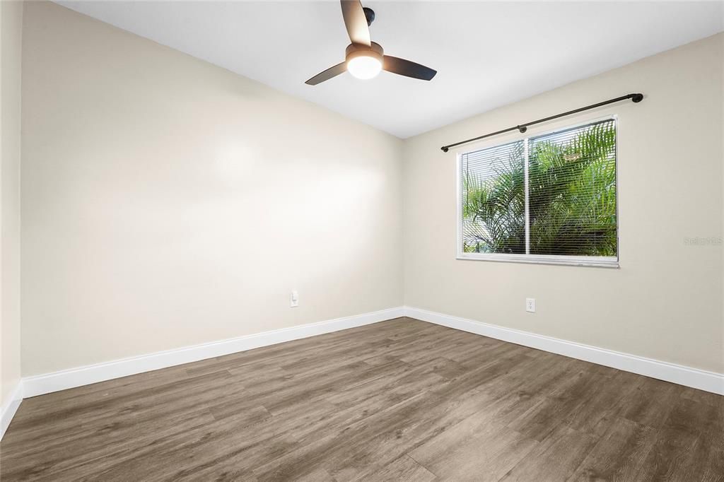 合同活跃: $325,000 (0 贝兹, 0 浴室, 1878 平方英尺)