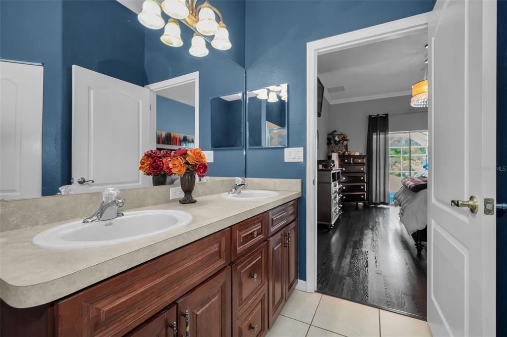 待售: $625,000 (4 贝兹, 3 浴室, 2462 平方英尺)