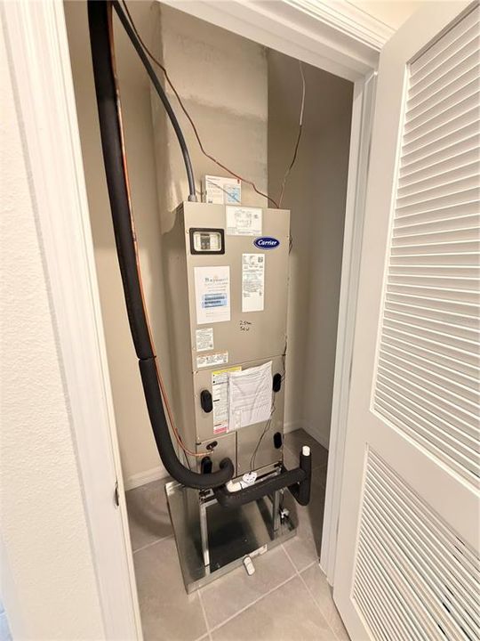 待售: $330,000 (4 贝兹, 2 浴室, 1827 平方英尺)