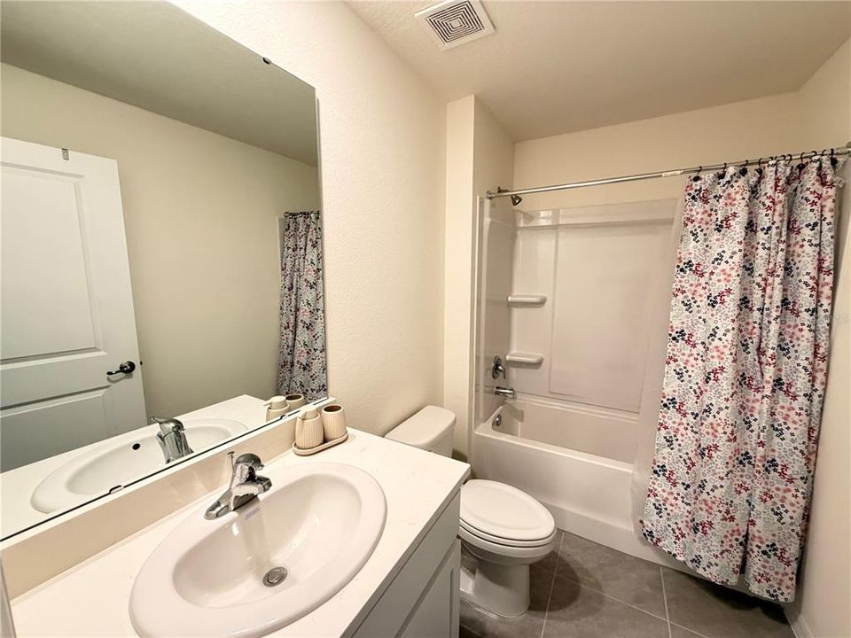 待售: $330,000 (4 贝兹, 2 浴室, 1827 平方英尺)