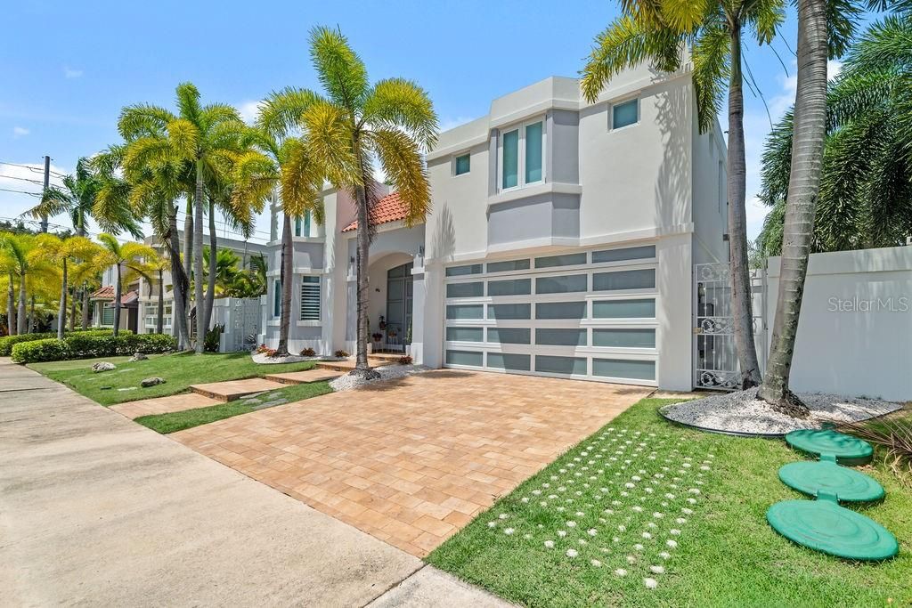 For Sale: $885,000 (4 beds, 3 baths, 3780 Square Feet)