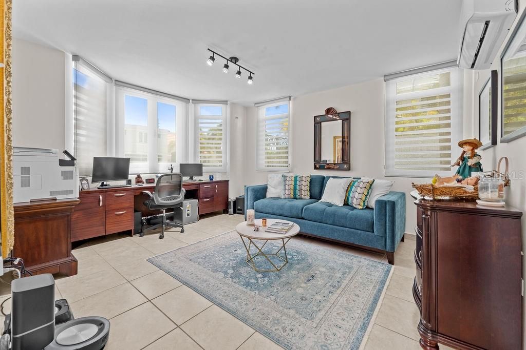 For Sale: $885,000 (4 beds, 3 baths, 3780 Square Feet)