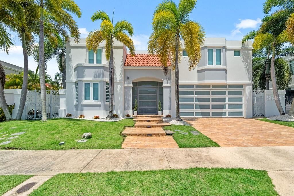 For Sale: $885,000 (4 beds, 3 baths, 3780 Square Feet)