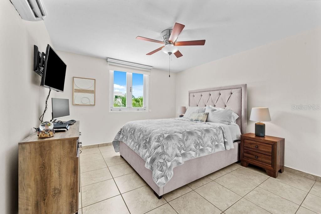 For Sale: $885,000 (4 beds, 3 baths, 3780 Square Feet)