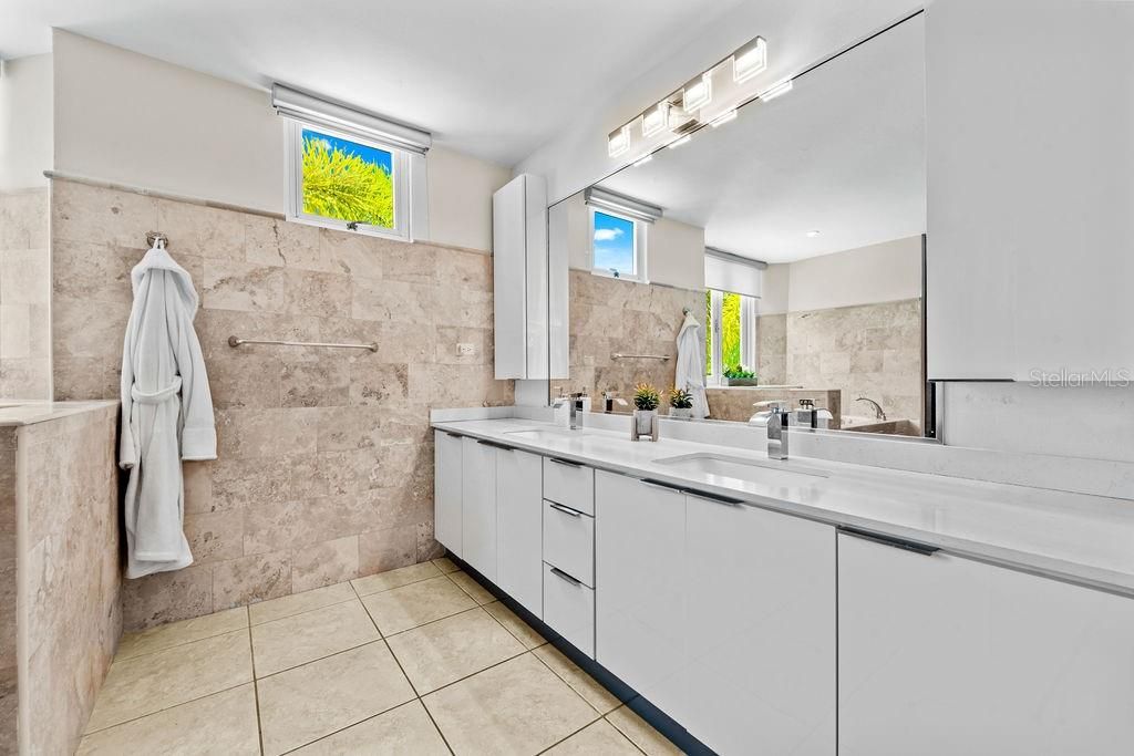 For Sale: $885,000 (4 beds, 3 baths, 3780 Square Feet)