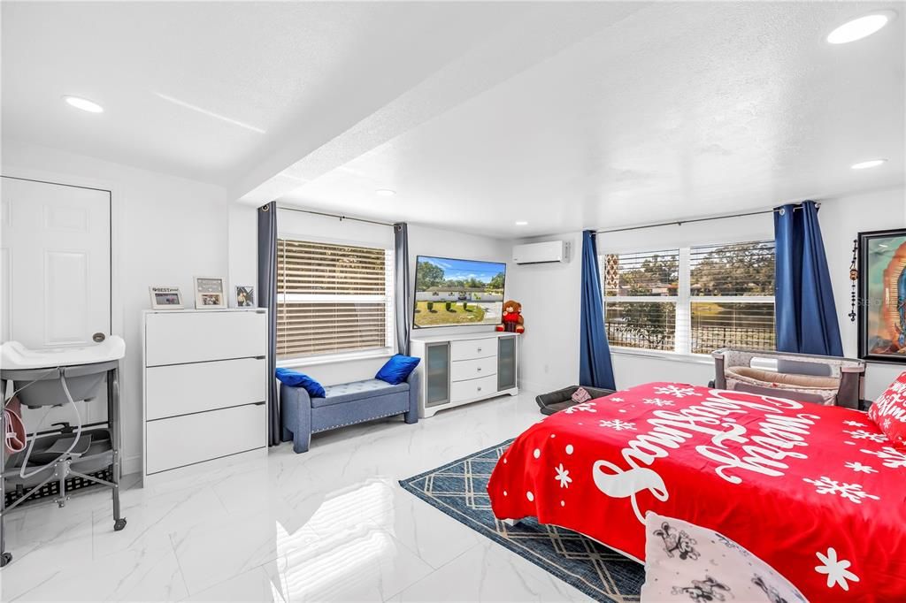 En Venta: $556,000 (4 camas, 3 baños, 1747 Pies cuadrados)