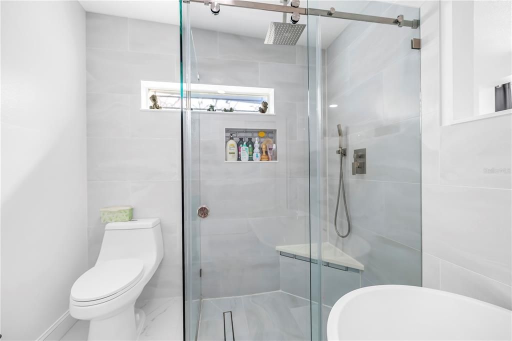 En Venta: $556,000 (4 camas, 3 baños, 1747 Pies cuadrados)