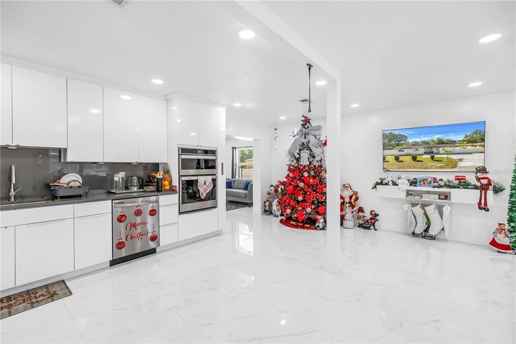 En Venta: $556,000 (4 camas, 3 baños, 1747 Pies cuadrados)