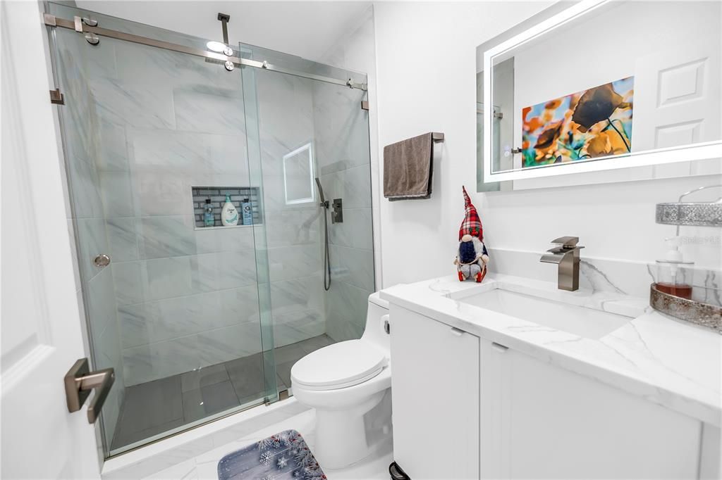 En Venta: $556,000 (4 camas, 3 baños, 1747 Pies cuadrados)