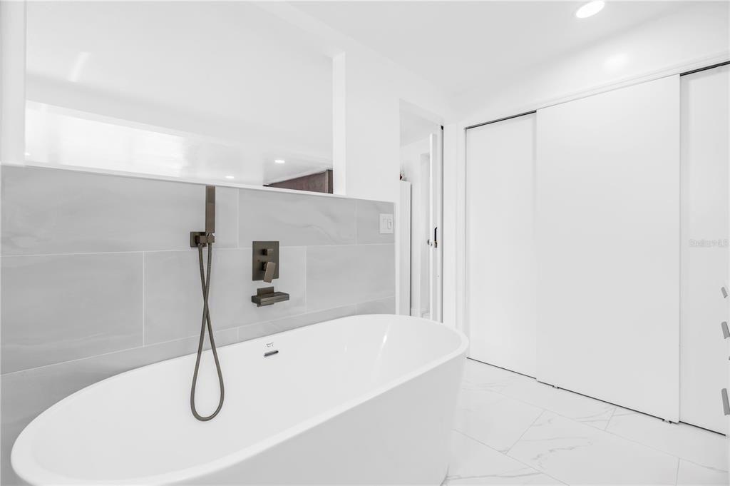 En Venta: $556,000 (4 camas, 3 baños, 1747 Pies cuadrados)