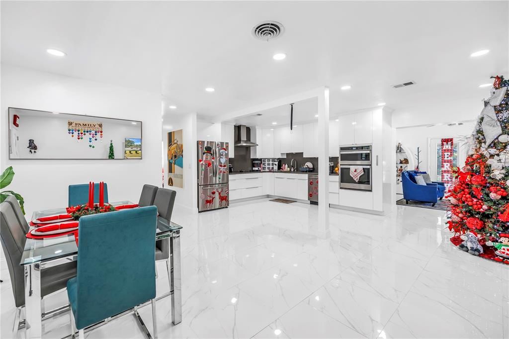 En Venta: $556,000 (4 camas, 3 baños, 1747 Pies cuadrados)