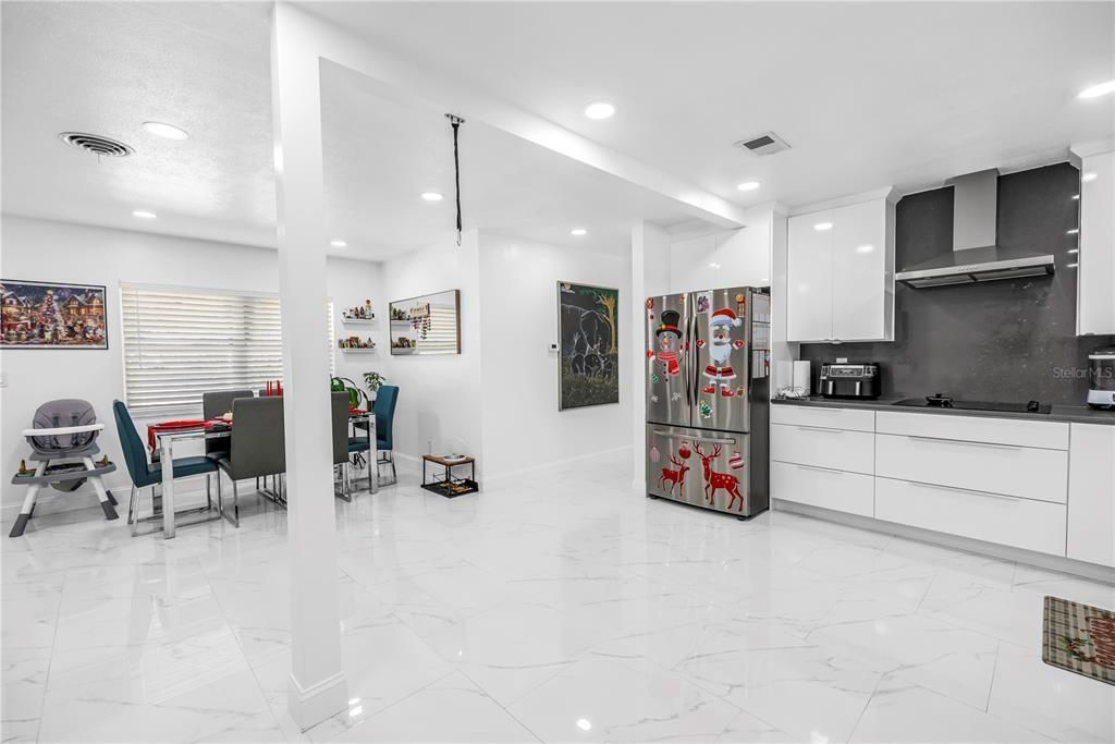 En Venta: $556,000 (4 camas, 3 baños, 1747 Pies cuadrados)