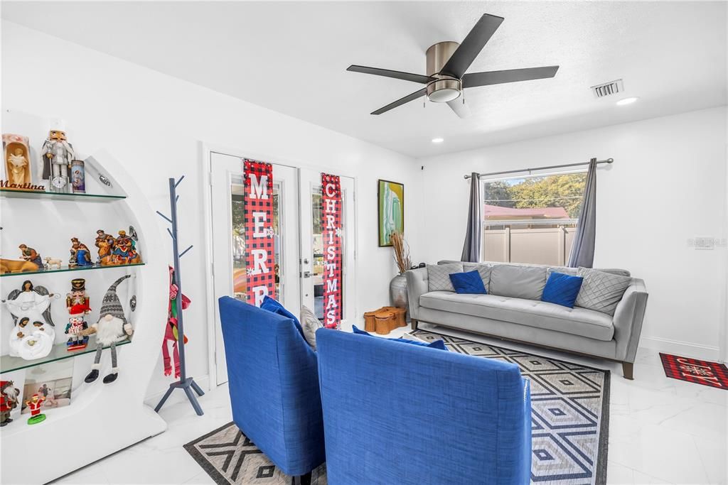 En Venta: $556,000 (4 camas, 3 baños, 1747 Pies cuadrados)