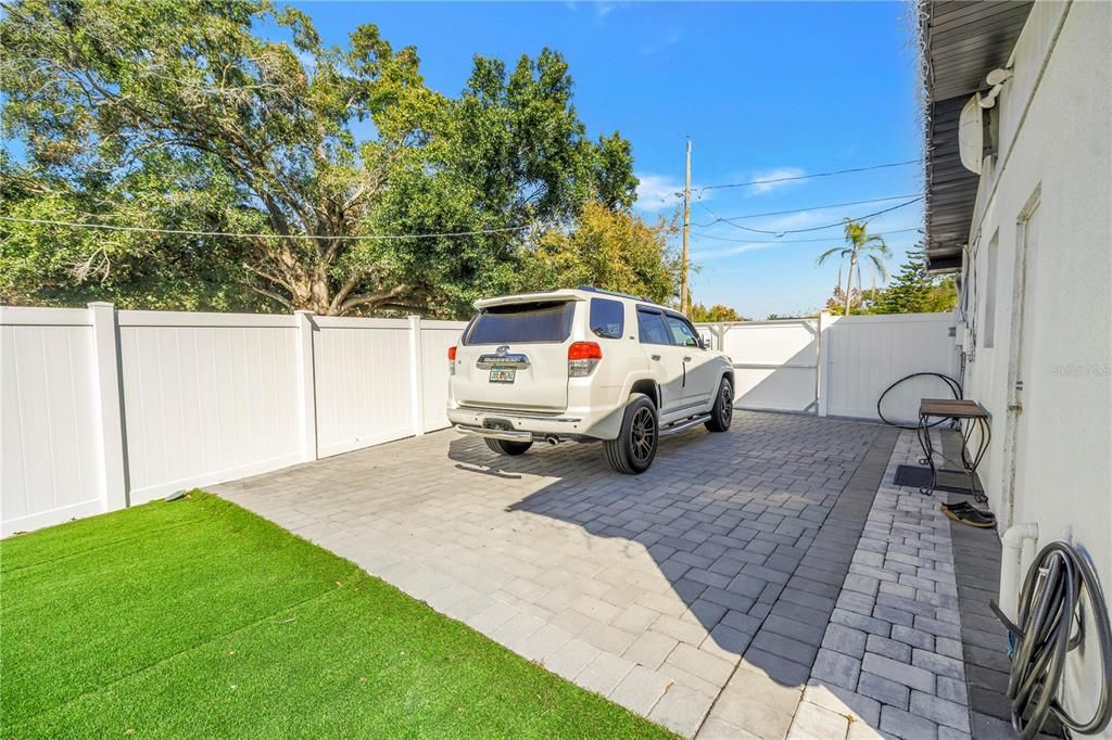 En Venta: $556,000 (4 camas, 3 baños, 1747 Pies cuadrados)