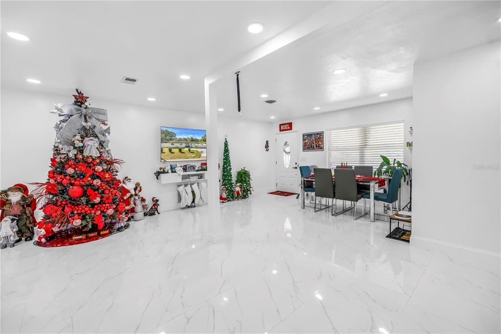 En Venta: $556,000 (4 camas, 3 baños, 1747 Pies cuadrados)