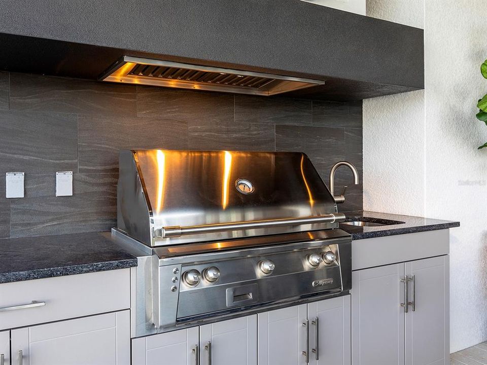 На продажу: $3,495,000 (3 спален, 3 ванн, 3541 Квадратных фут)