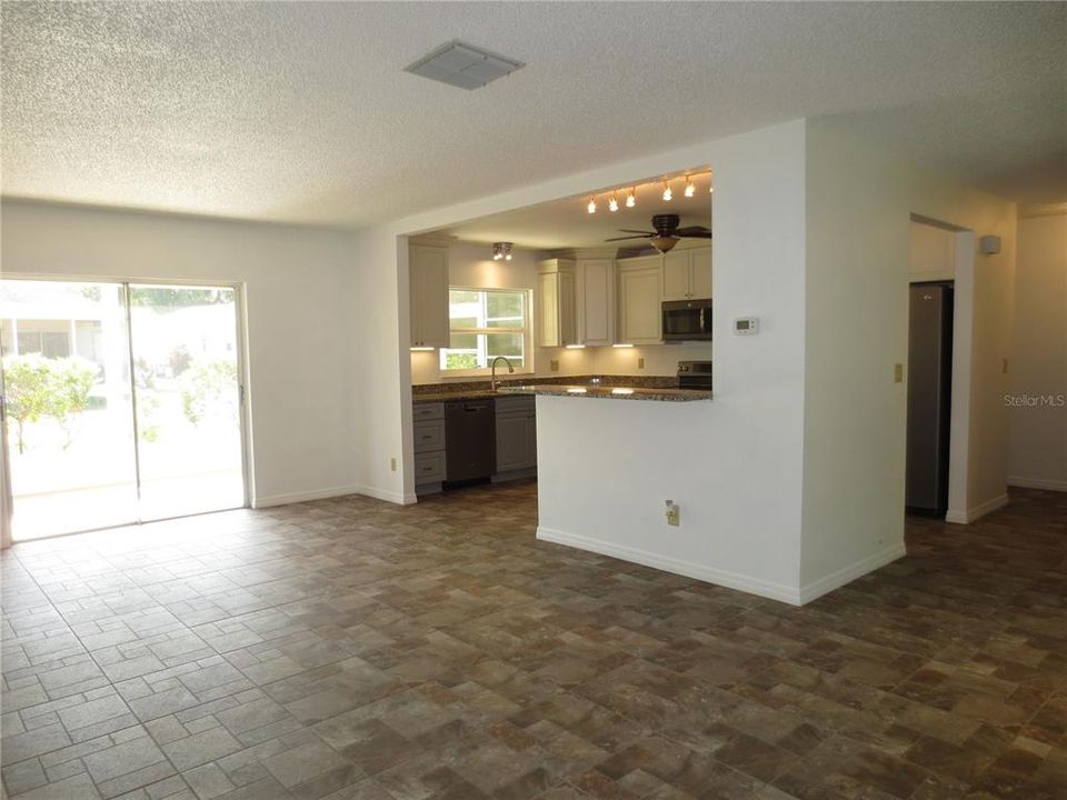 出租: $2,700 (2 贝兹, 2 浴室, 1259 平方英尺)