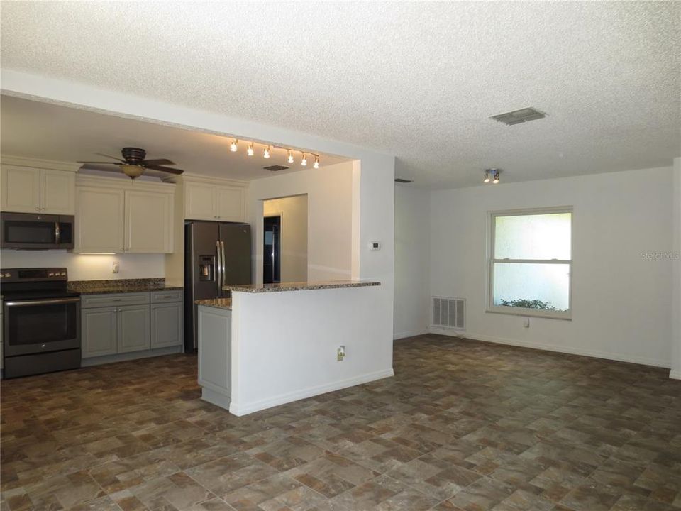 出租: $2,700 (2 贝兹, 2 浴室, 1259 平方英尺)