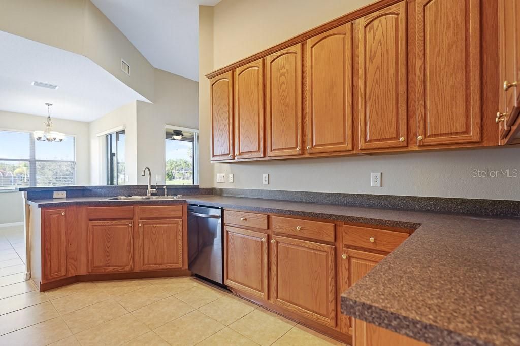 出租: $3,050 (4 贝兹, 3 浴室, 2665 平方英尺)