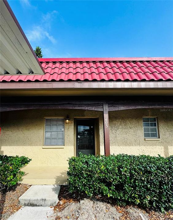 For Rent: $1,300 (1 beds, 1 baths, 644 Square Feet)