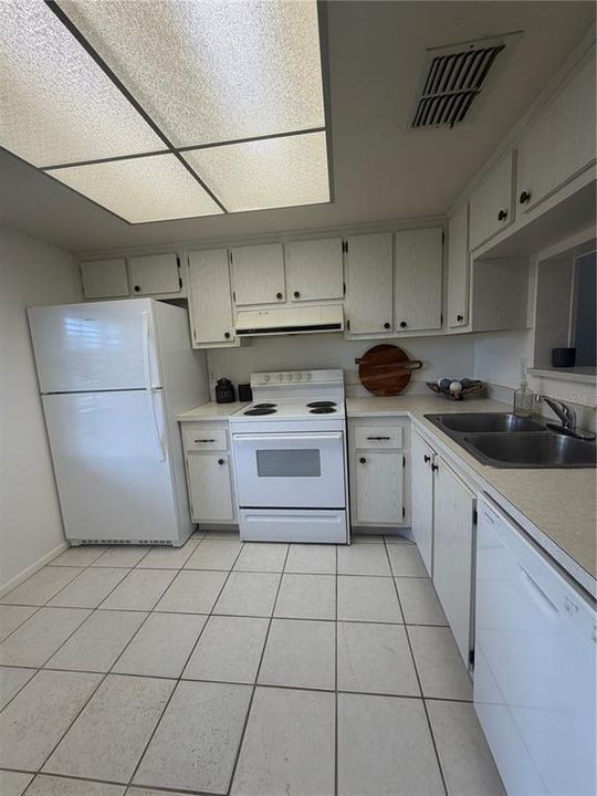 For Rent: $1,300 (1 beds, 1 baths, 644 Square Feet)