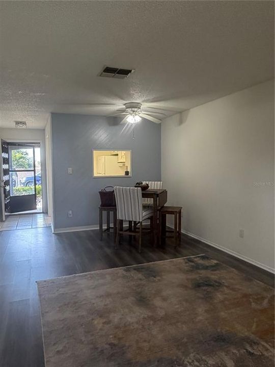 For Rent: $1,300 (1 beds, 1 baths, 644 Square Feet)