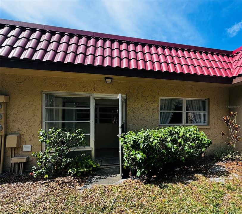 For Rent: $1,300 (1 beds, 1 baths, 644 Square Feet)