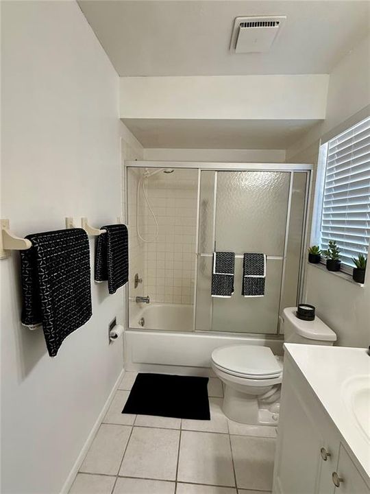 For Rent: $1,300 (1 beds, 1 baths, 644 Square Feet)