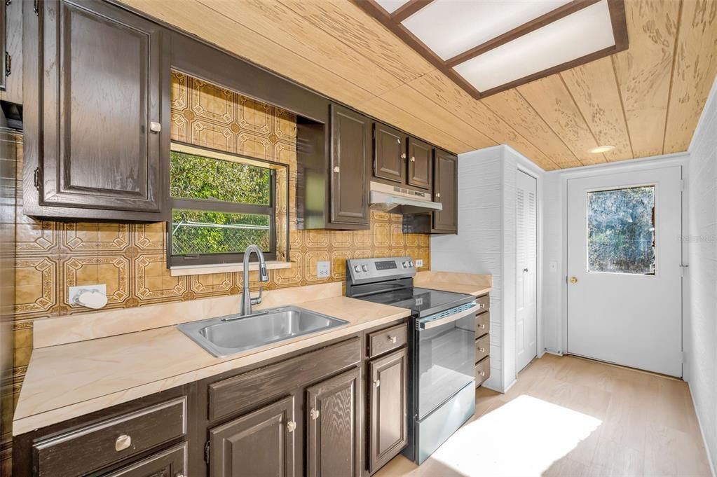 For Sale: $599,900 (3 beds, 3 baths, 2244 Square Feet)