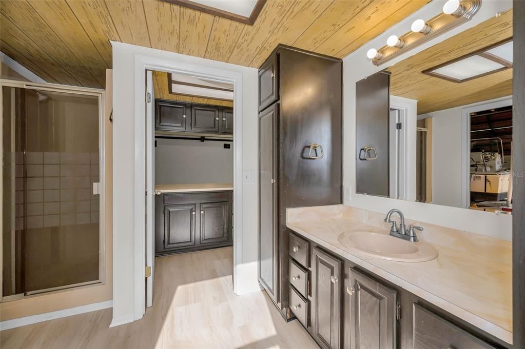 For Sale: $599,900 (3 beds, 3 baths, 2244 Square Feet)