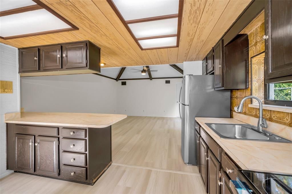 For Sale: $599,900 (3 beds, 3 baths, 2244 Square Feet)