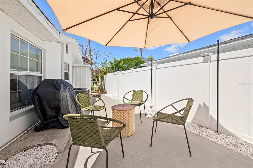 For Rent: $3,000 (2 beds, 1 baths, 1200 Square Feet)