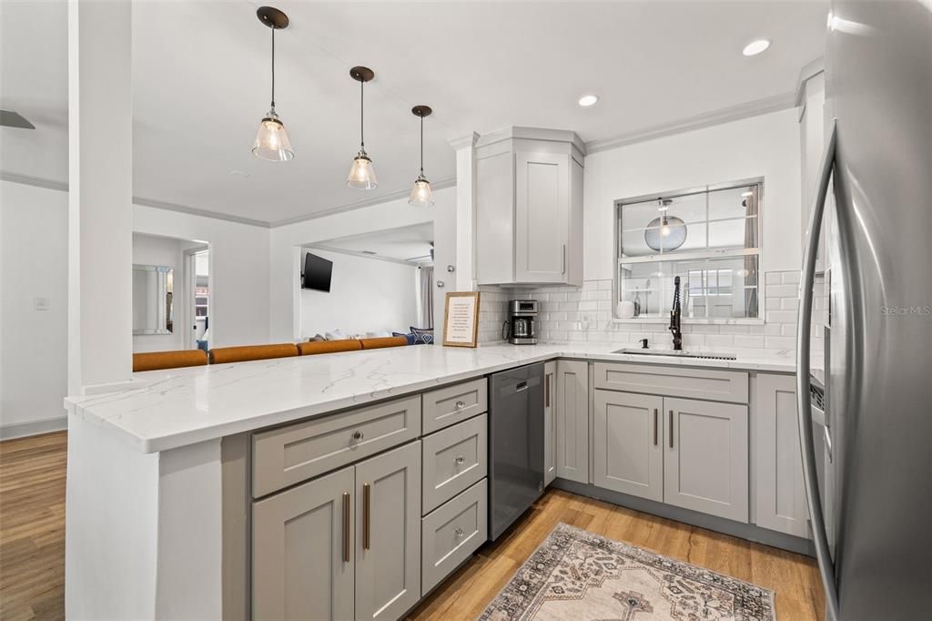 For Rent: $3,000 (2 beds, 1 baths, 1200 Square Feet)