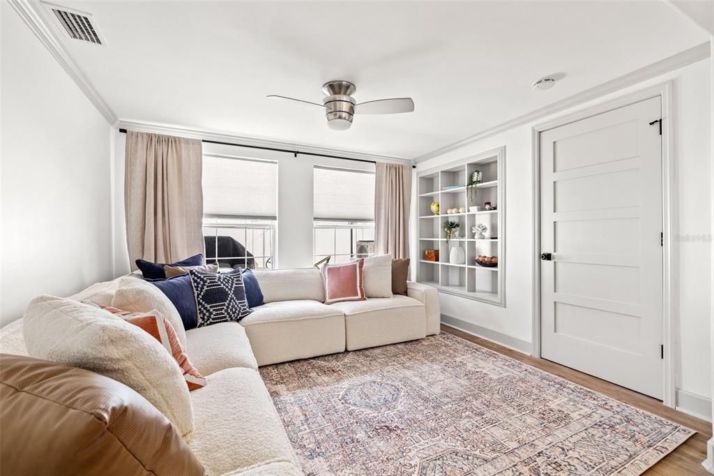 For Rent: $3,000 (2 beds, 1 baths, 1200 Square Feet)