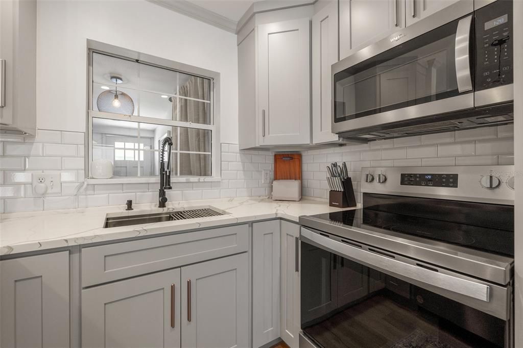 For Rent: $3,000 (2 beds, 1 baths, 1200 Square Feet)