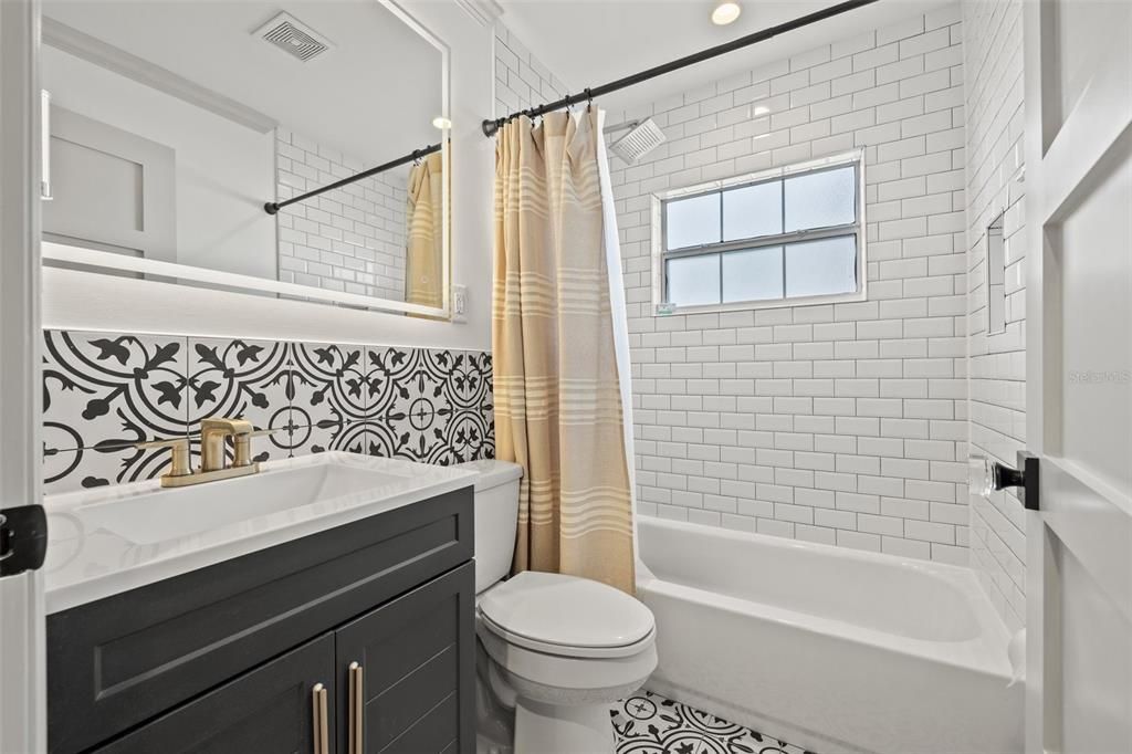 For Rent: $3,000 (2 beds, 1 baths, 1200 Square Feet)