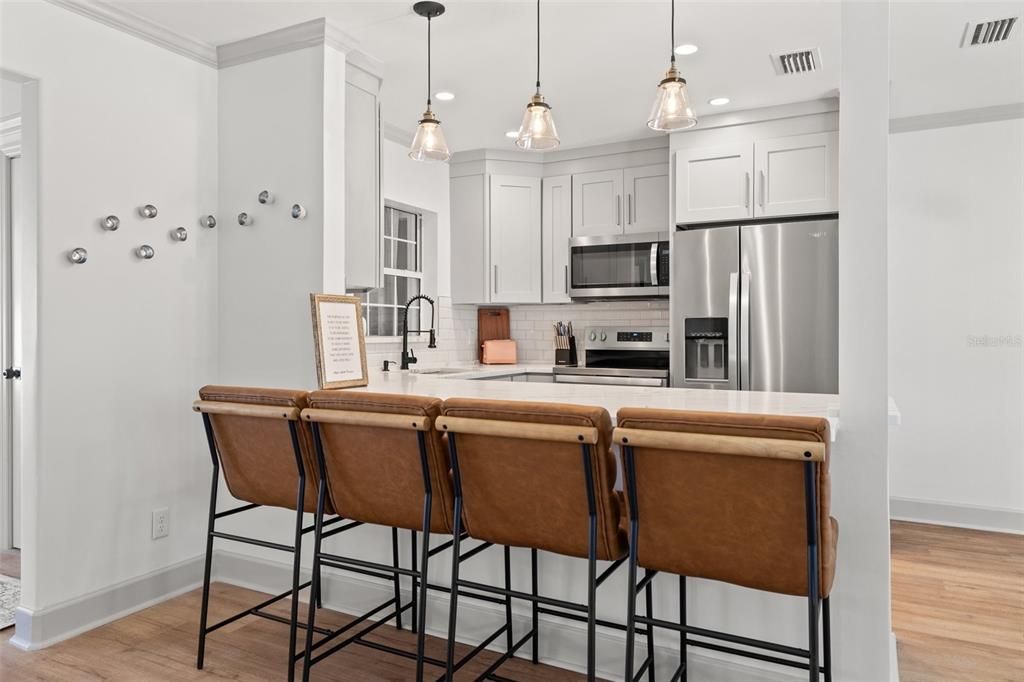 For Rent: $3,000 (2 beds, 1 baths, 1200 Square Feet)