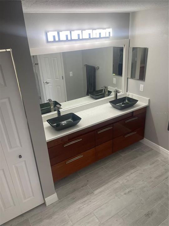 For Sale: $379,400 (4 beds, 2 baths, 1880 Square Feet)