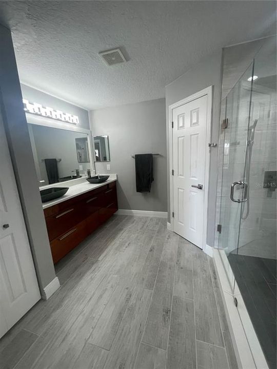 For Sale: $379,400 (4 beds, 2 baths, 1880 Square Feet)