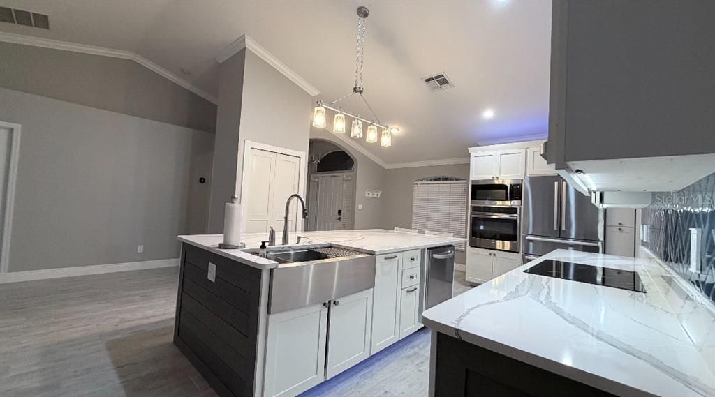 For Sale: $379,400 (4 beds, 2 baths, 1880 Square Feet)