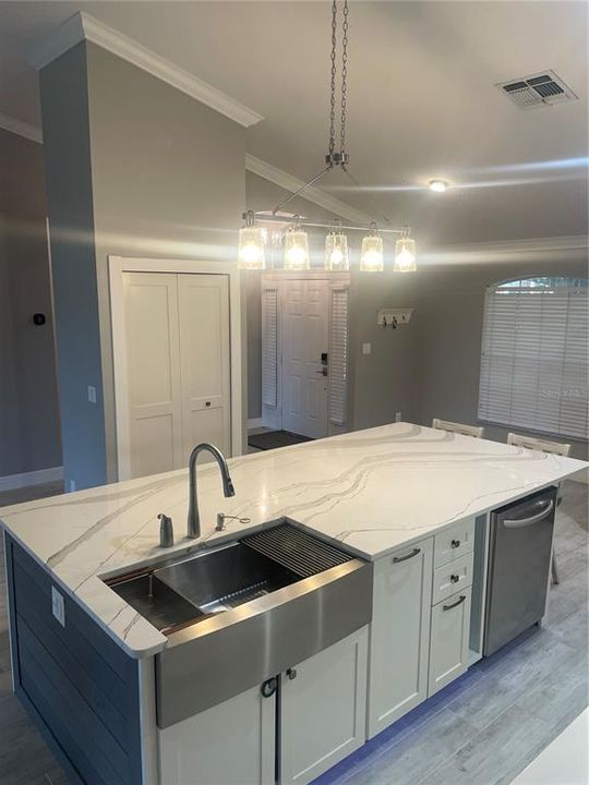 For Sale: $379,400 (4 beds, 2 baths, 1880 Square Feet)