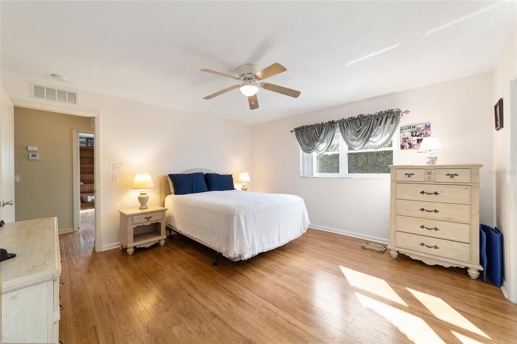 For Sale: $179,000 (2 beds, 2 baths, 1215 Square Feet)